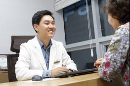 발바닥이 찌릿!.. 족저근막염의 통증과 치료 기사 이미지