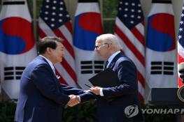 '취임 1주년' 尹지지율 37.5%…방미평가 '긍정' 55% ' 기사 이미지