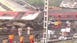 인도서 열차 탈선 충돌 '최악 참사'…"사망자 최소 288명" 기사 이미지