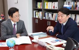 '원전 예산 복원' 이철우 경북도지사 국회 찾아 호소 기사 이미지