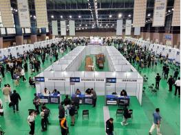 포항시, 3만 3,800개 일자리 만든다...2025년 일자리 창출 계획 확정 기사 이미지