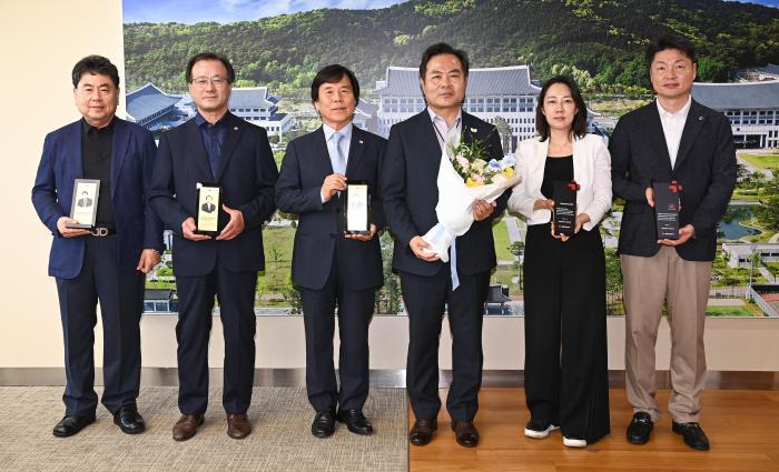 아너스클럽좌측부터권혁수김명돌김재왕행정부지사운정국제교육재단인덕의료재단복주회복병원