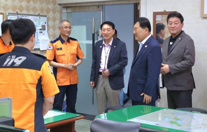 주낙영 시장김석기 국회 외통위원장 추석 첫날 근무자 격려02