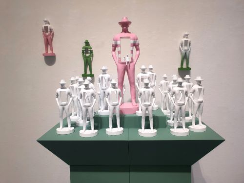 배수관 작 젠틀 멍 설치94x58x67hcm paint on Resin2025