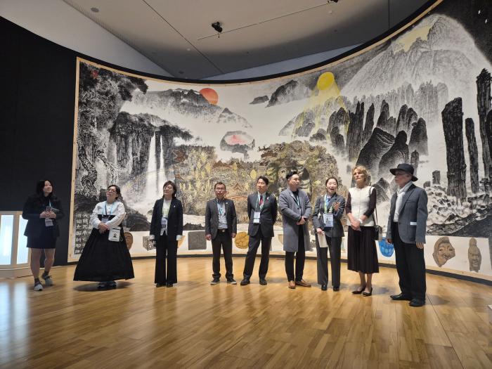 3솔거미술관을방문한다이애나폭스카니캐나다총리배우자