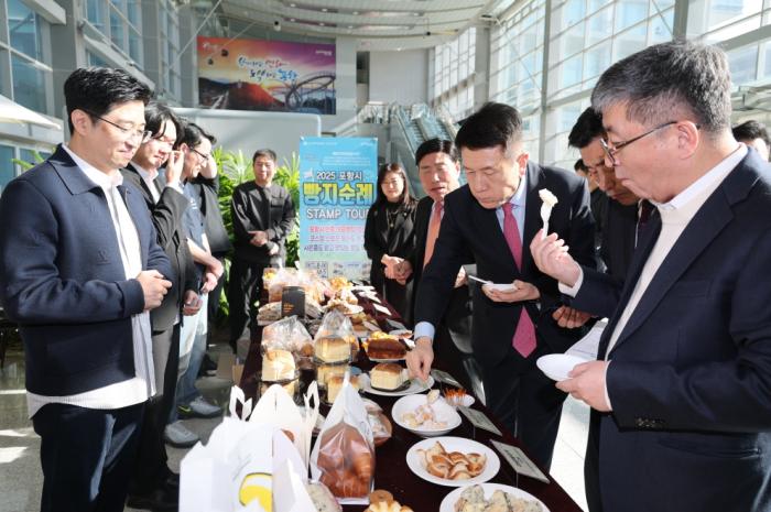 251117 베이크 더 포항 지역 베이커리 12개소 참여 빵지순례 시식회 호응1