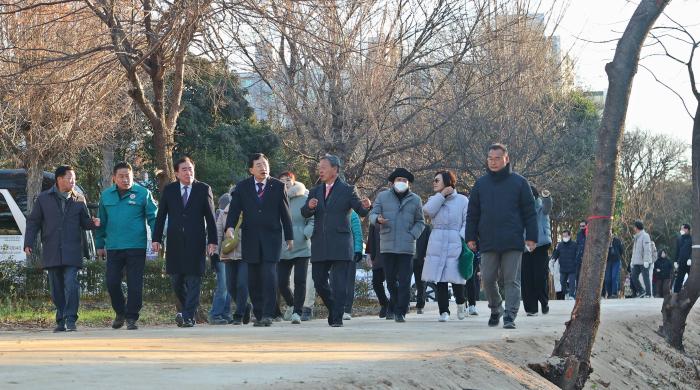 보도자료경주시 동해남부선 폐선부지 임시산책로 첫 공개01