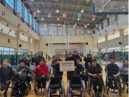  경주시장애인체육회, 장애인탁구협회에 스포츠용 휠체어 전달 기사 이미지