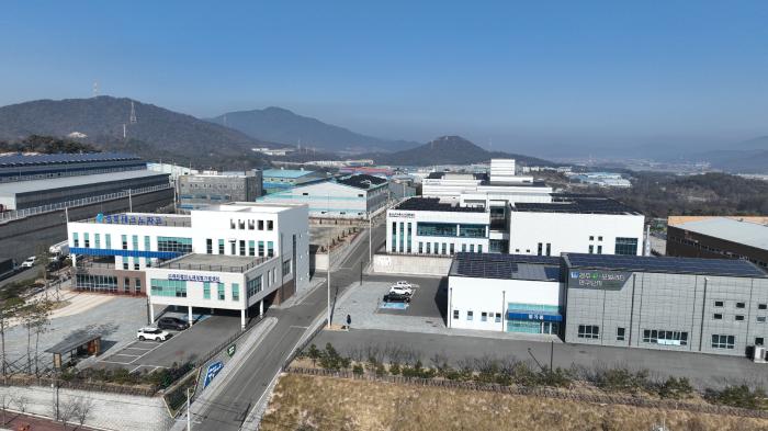 2 경주 e모빌리티 연구단지 전경 경주시는 산업통상자원부 공모사업 선정에 따라 미래자동차 편의안전 기술 연구센터를 추가 조성해 미래자동차 산업 기반을 한층 강화할 계획이다